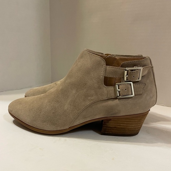 Clarks Artisan Tan Suede Ankle Boots Booties Size 9 1/2 M - Picture 1 of 11